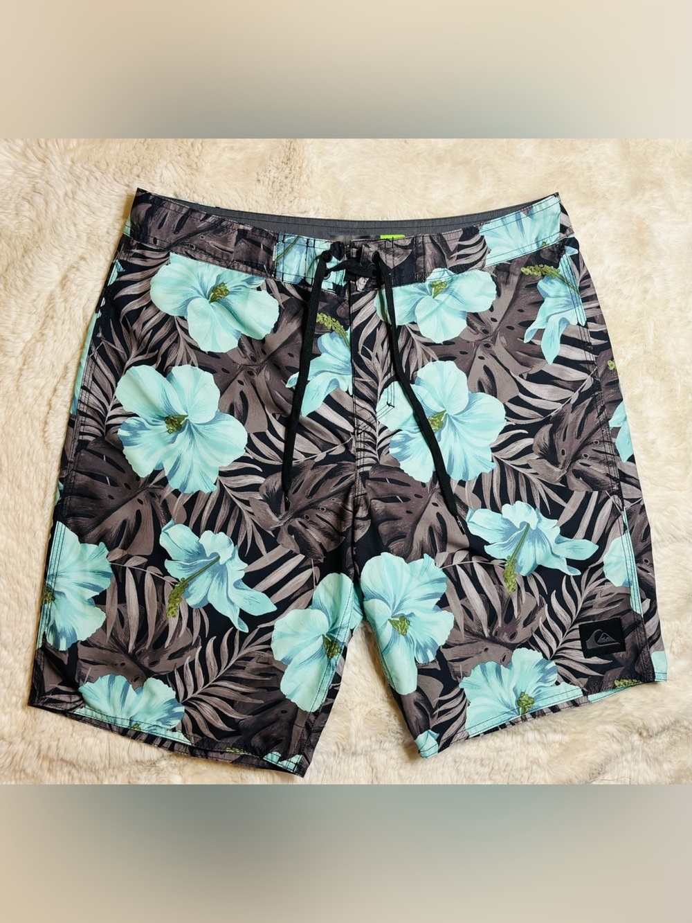 Quicksilver Men’s Black and Teal Floral Swim Trunks Board Shorts Size: 32